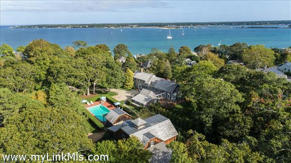Close to Downtown Vineyard Haven shops and harbor
