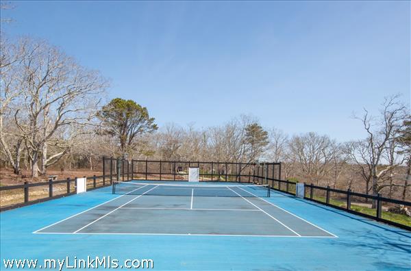 Your own private tennis court, next to pool!