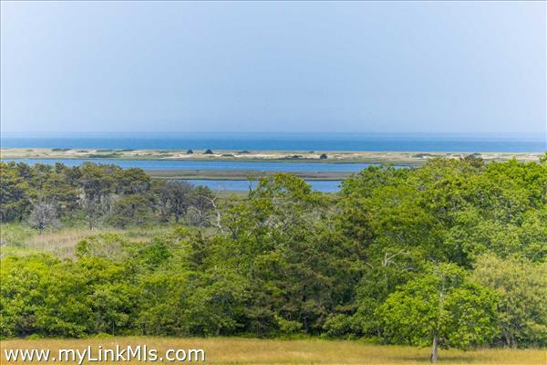 Pocha Pond and Nantucket sound views