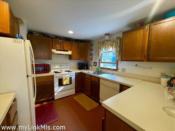 Kitchen with ample Counter Space and Cabinets