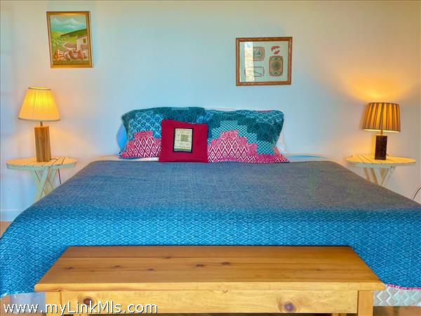 Lower level optional King size bed bedroom