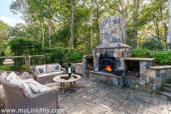 Fireplace & Outdoor Seating