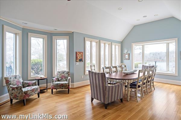 Casual dining with amazing views of the pool and Lagoon