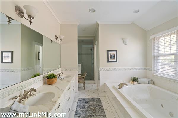 Double sink vanity