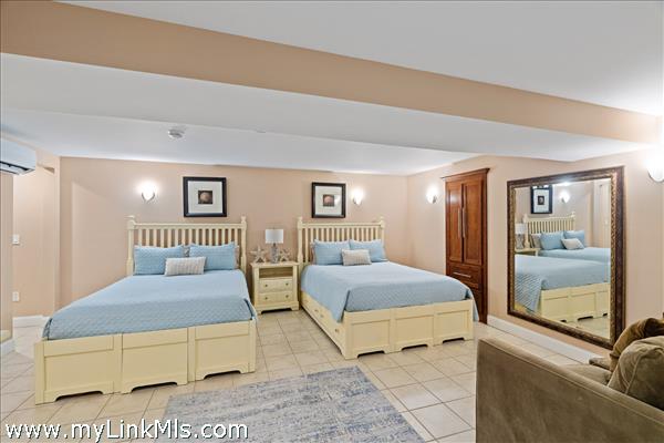 Ideal bonus room!