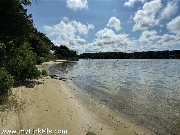 125' of private sandy beach