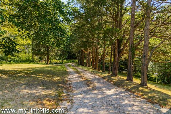 Seven Gates Estate on 26.5 Acres