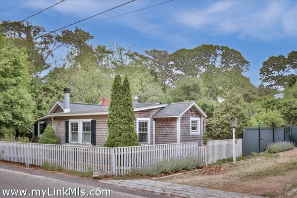 Charming two-bedroom cottage