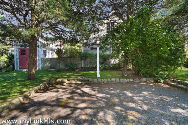 Guest House with private driveway