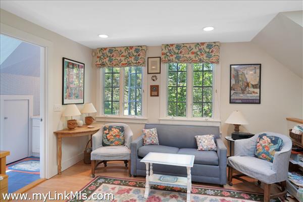 2nd floor lounge