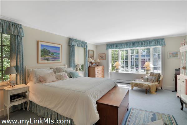 1 of 6 bedrooms, 1st floor primary en-suite