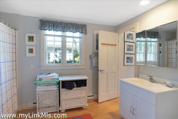 Guest House full bath with laundry