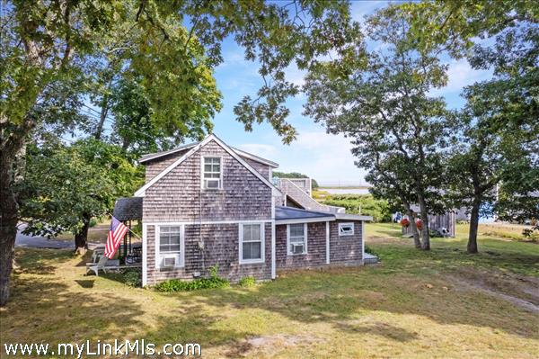 Summer cottage located .3 mile to Inkwell Beach