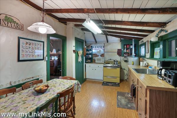 Cottage kitchen