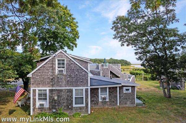 Summer cottage located .3 mile to Inkwell Beach