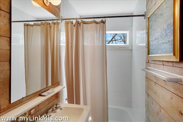 Main House guest bathroom