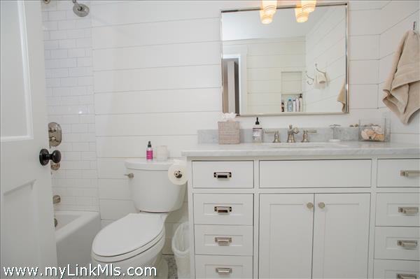 2nd floor bathroom