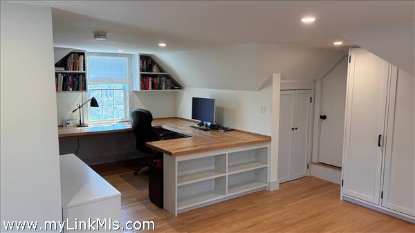 Office/bedroom with own entrance
