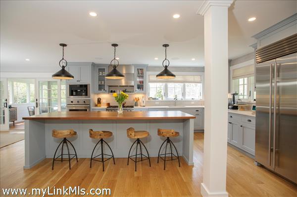 Large eat in on kitchen island 4' X 10'