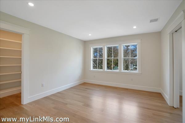 Additional 2nd floor guest bedroom with full private bathroom and walk in closet