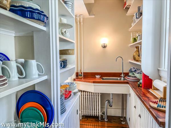 Butler's pantry off the dining room
