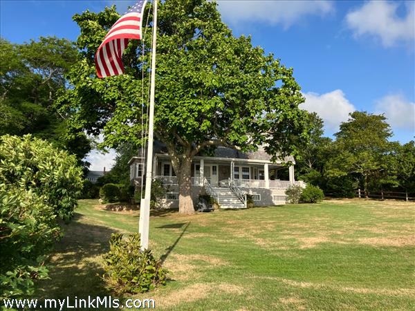 Front of home and lawn with flagpole