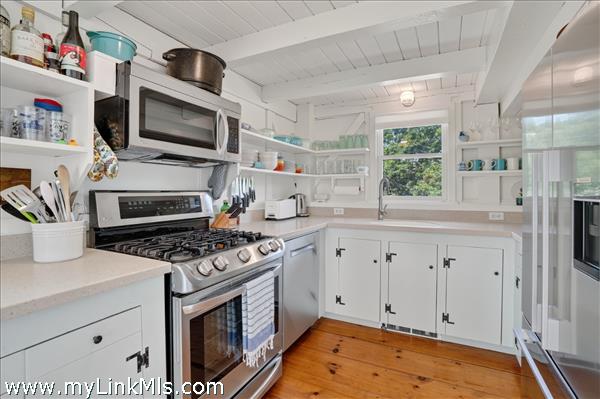 Small but mighty kitchen.