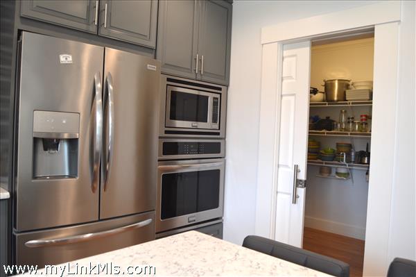 Walk in pantry