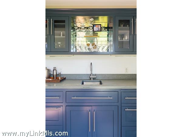 Wet bar