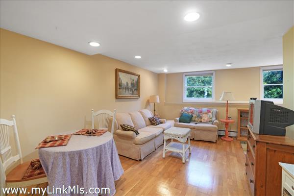 Guest apartment dining & livingon first floor