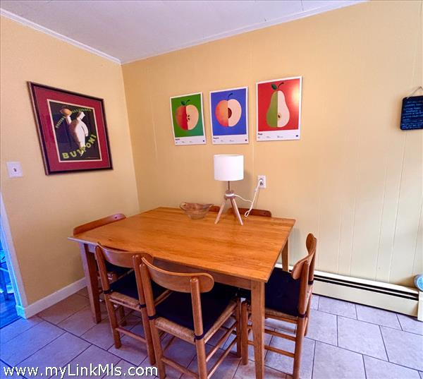 Sunny Eat-In Kitchen