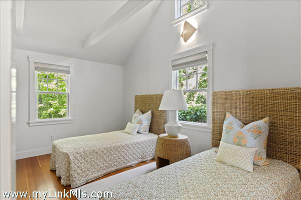 Bedroom #1 (en suite - first floor)
