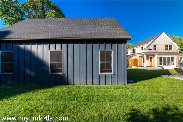 Detached party barn
