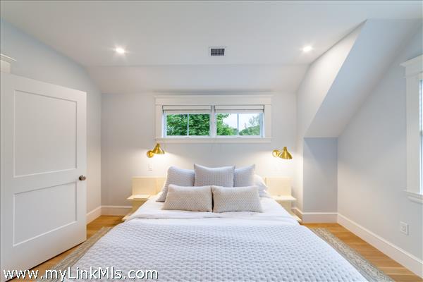 2nd floor primary bedroom en-suite