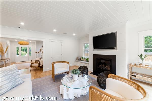 Gas fireplace
