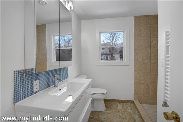 Main House Full Bathroom