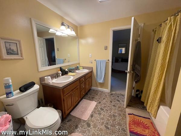 upstairs large bathroom with double vanities opens into both bedrooms up