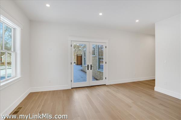 1st floor primary bedroom en-suite