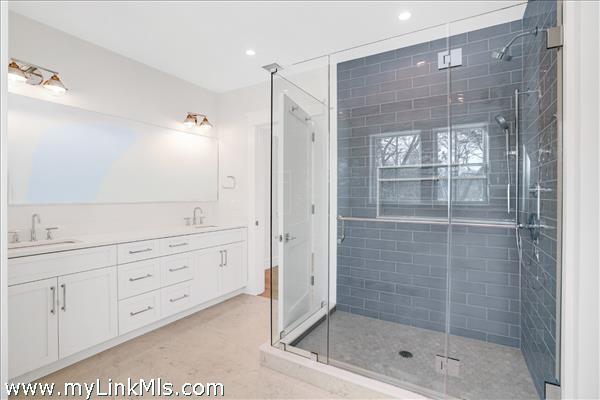2nd floor share bath