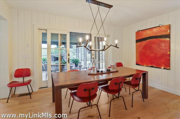 Dining area off the kitchen
