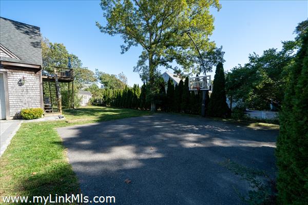 Large side yard.