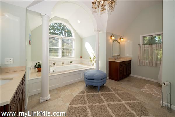 Very large ensuite for the master bedroom.