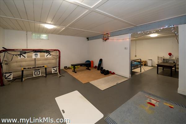Very large basement area with
playroom/workout space and plenty of storage space.
