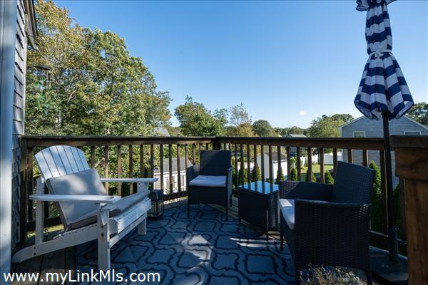 Small balcony off of the bonus space.