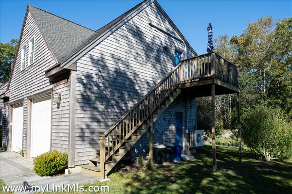 Small balcony above the garage.