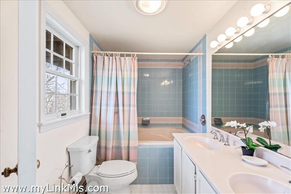 2nd Floor - en-suite bath primary bedroom
