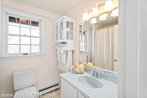 2nd Floor - bath