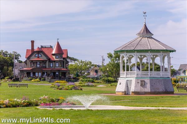 .7 mile to Ocean Park