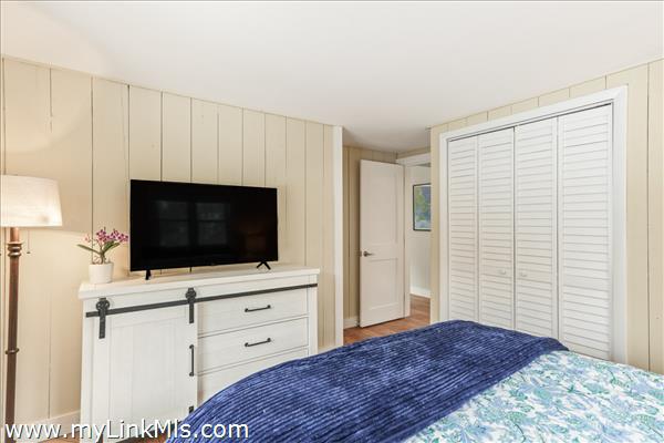 Guest bedroom