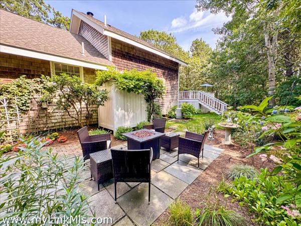 Enjoy the exceptional outdoor spaces ~ like this bluestone firepit patio